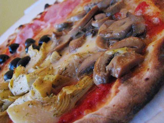 ピンサとピザの違いやカロリーが気になる！日本で食べられる店は？