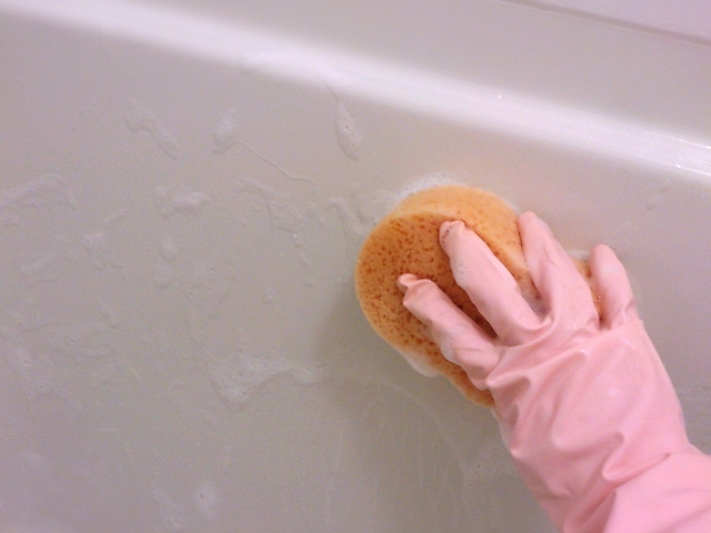 【大掃除】お風呂の黒カビをキレイに取るコツや裏技とは？